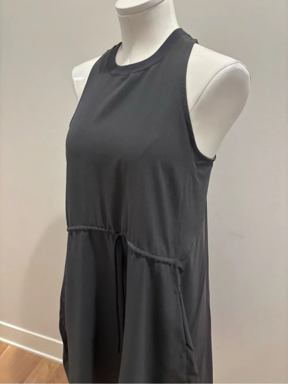 Lululemon Mesh Overlay High-Neck Dress ~ Sz 8 ~ Graphite Gray